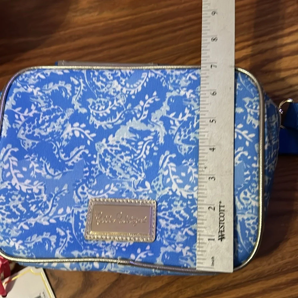 NWT Lilly Pulitzer Turtley Awesome Retired Print Insulated Lunch Bag with Strap - Picture 12 of 12